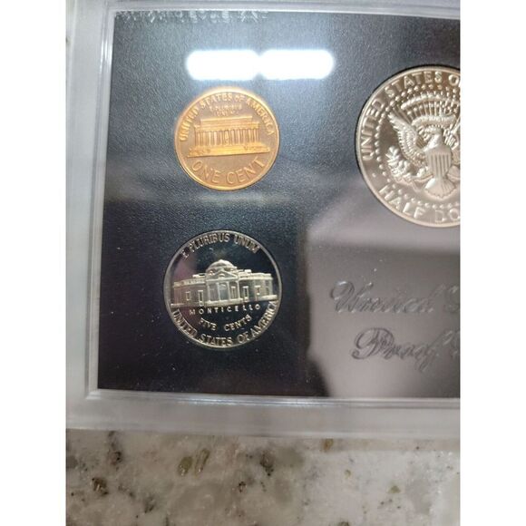 1972 US Mint 5 Coin Proof Set Kept in Safe Uncirculated in Case - Picture 6 of 8